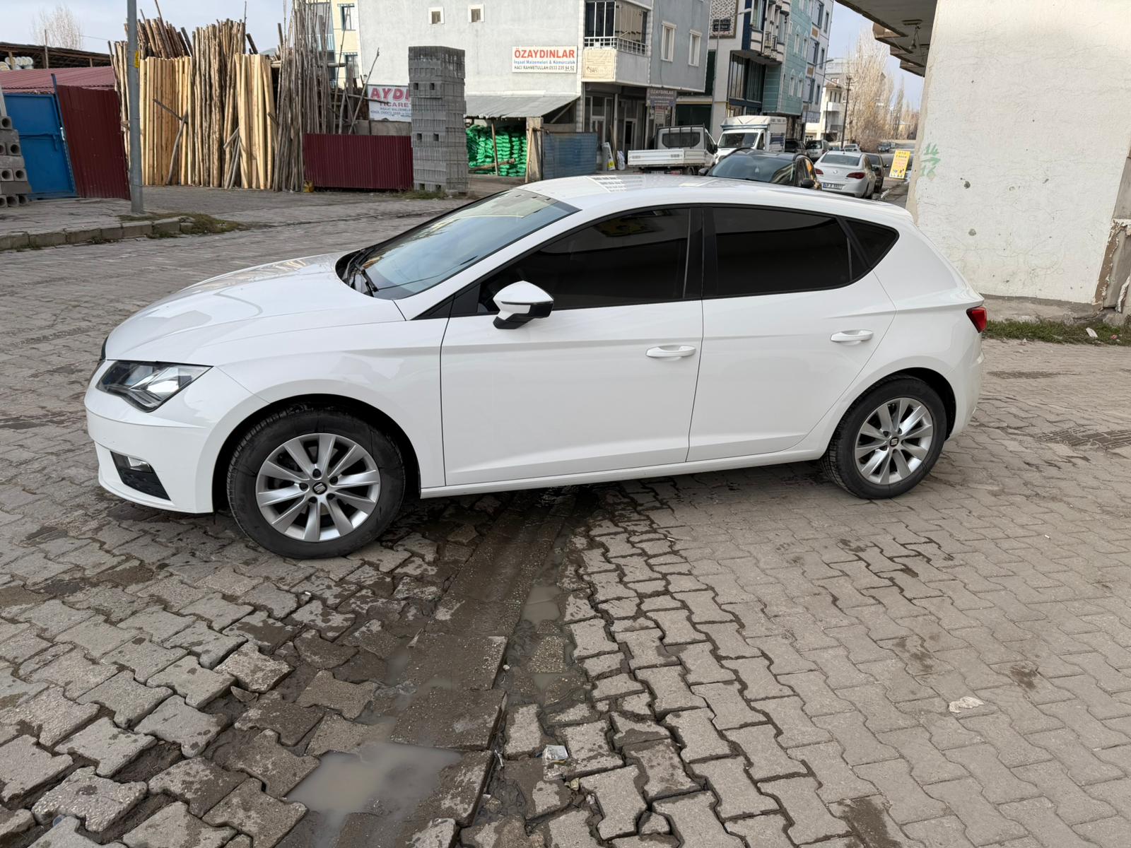 SEAT LEON 1.6 TDI STYLE
