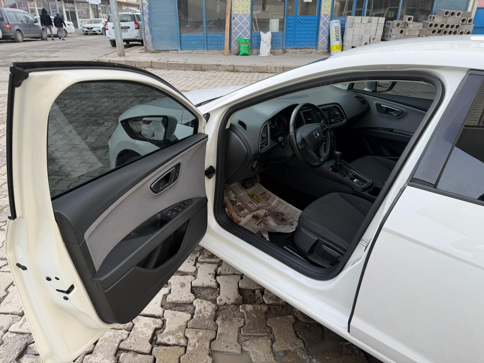 SEAT LEON 1.6 TDI STYLE